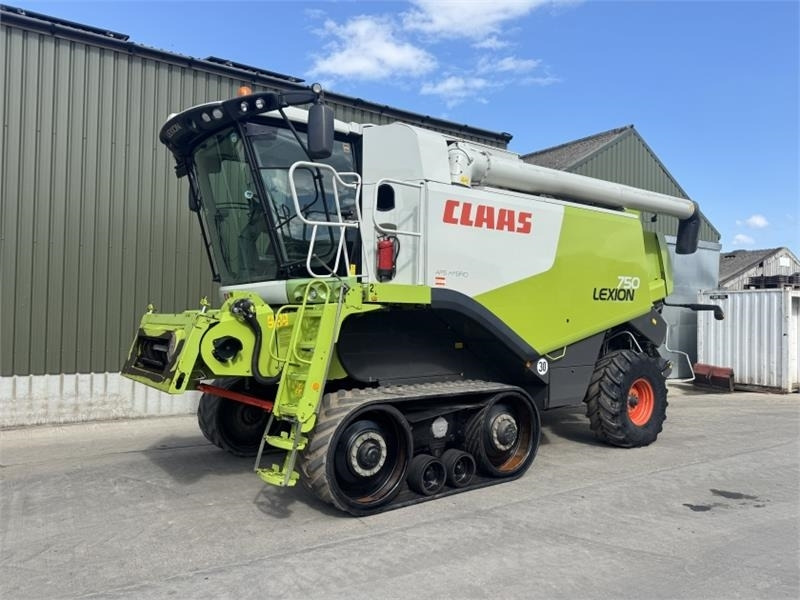 Claas Lexion 750TT APS Hybrid c/w V900 - Harvester attachment: picture 1 Claas Lexion 750TT APS Hybrid c/w V900 - Harvester attachment: picture 1