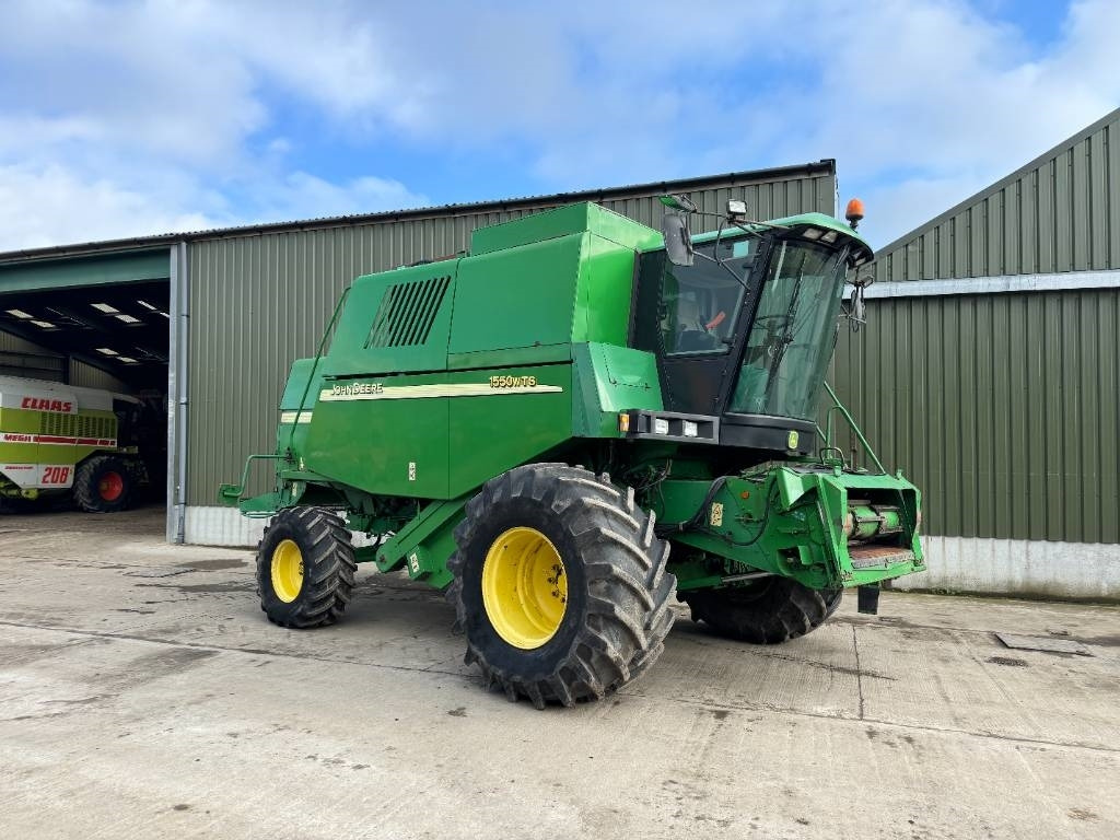 John Deere 1550 WTS - Combine harvester: picture 2 John Deere 1550 WTS - Combine harvester: picture 2