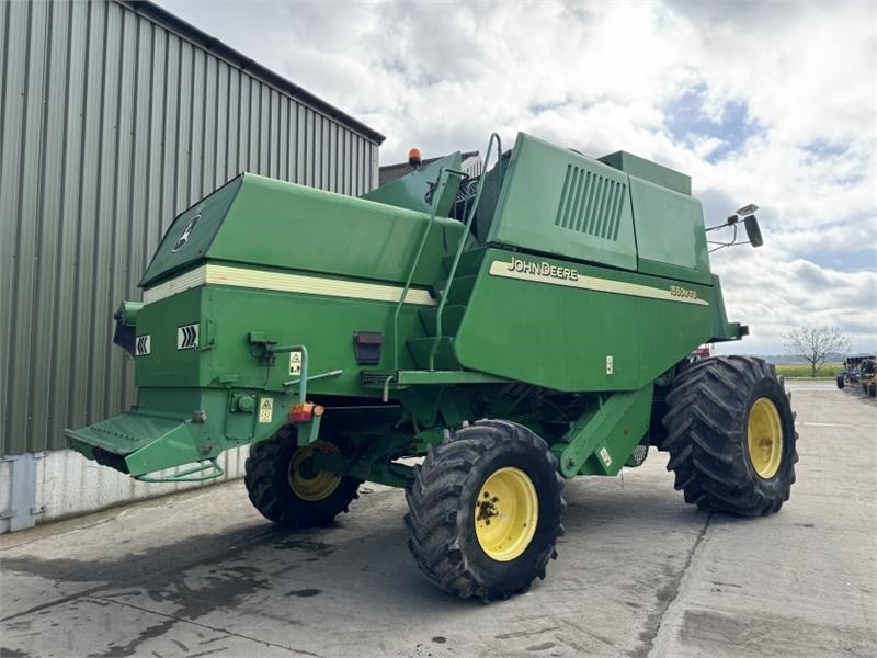 John Deere 1550 WTS c/w 620R Header - Harvester attachment: picture 2 John Deere 1550 WTS c/w 620R Header - Harvester attachment: picture 2