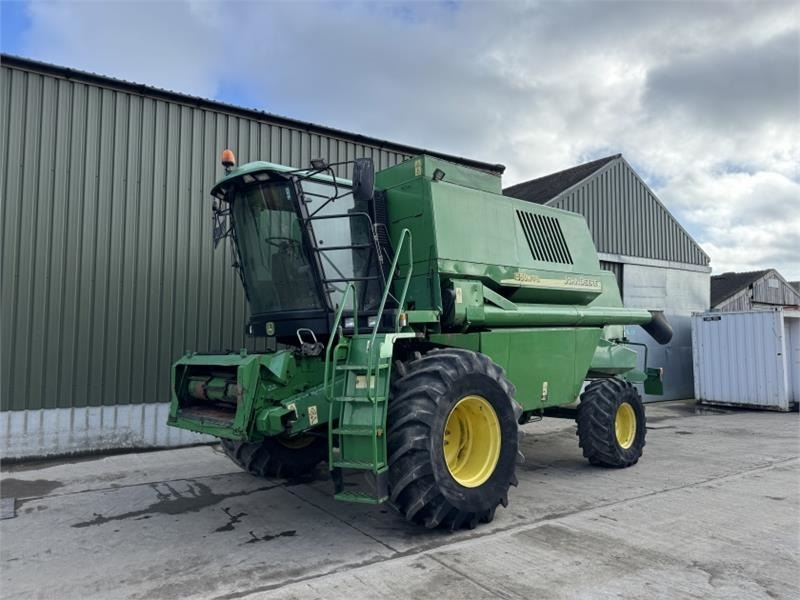 John Deere 1550 WTS c/w 620R Header - Harvester attachment: picture 3 John Deere 1550 WTS c/w 620R Header - Harvester attachment: picture 3
