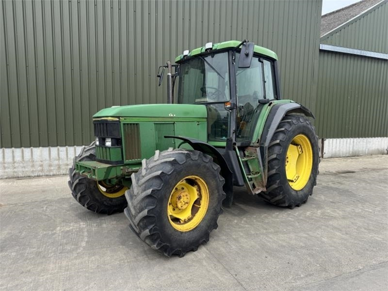 John Deere 6800  - Farm tractor: picture 1 John Deere 6800  - Farm tractor: picture 1