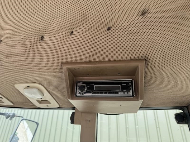 Farm tractor John Deere 6800: picture 17