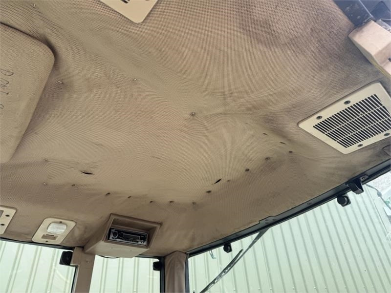 Farm tractor John Deere 6800: picture 13