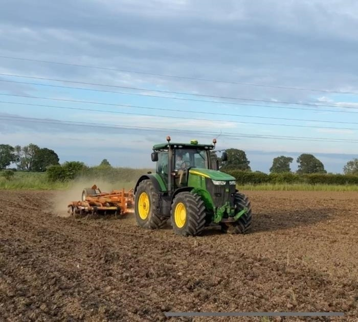 John Deere John Deere 7230R E23 Powershift **Video Below** - Farm tractor: picture 1 John Deere John Deere 7230R E23 Powershift **Video Below** - Farm tractor: picture 1
