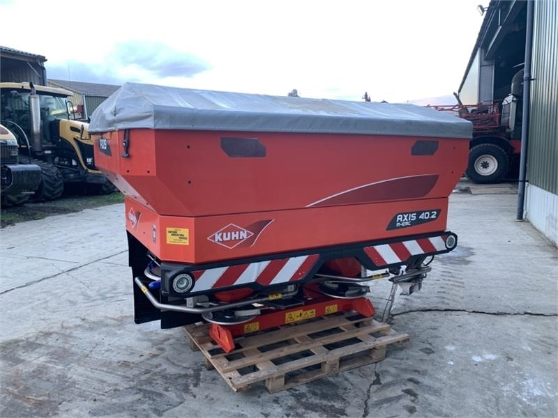 Kuhn Axis 40.2 M-EMC Fert Spreader  - Fertilizer spreader: picture 3 Kuhn Axis 40.2 M-EMC Fert Spreader  - Fertilizer spreader: picture 3