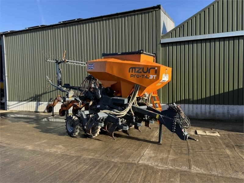 Mzuri Mzuri Pro-Til 3T **Grain and Fert** - Combine seed drill: picture 1 Mzuri Mzuri Pro-Til 3T **Grain and Fert** - Combine seed drill: picture 1