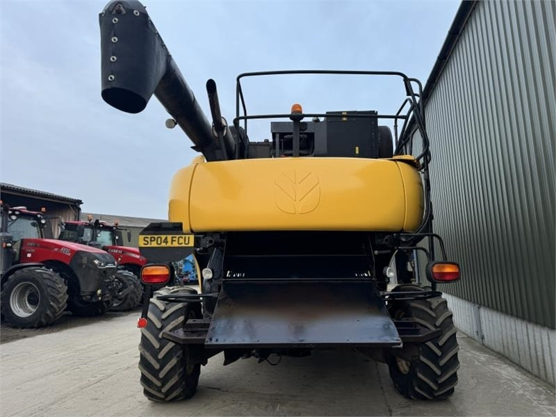 New Holland CR960 c/w 24ft Header - Harvester attachment: picture 5 New Holland CR960 c/w 24ft Header - Harvester attachment: picture 5
