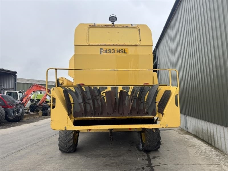 New Holland TX65 c/w 17ft Header - Harvester attachment: picture 5 New Holland TX65 c/w 17ft Header - Harvester attachment: picture 5