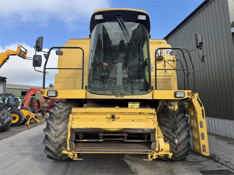 New Holland TX66 Combine Harvester c/ - Harvester attachment: picture 5 New Holland TX66 Combine Harvester c/ - Harvester attachment: picture 5