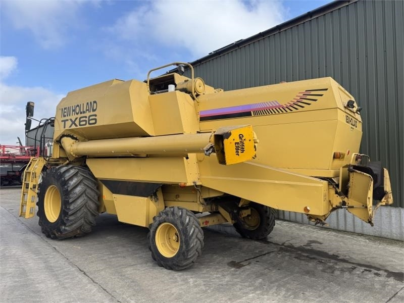 New Holland TX66 Combine Harvester c/ - Harvester attachment: picture 2 New Holland TX66 Combine Harvester c/ - Harvester attachment: picture 2