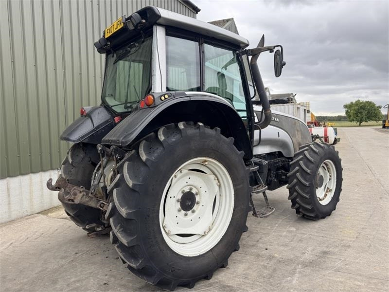 Valtra T 121 - Farm tractor: picture 4 Valtra T 121 - Farm tractor: picture 4