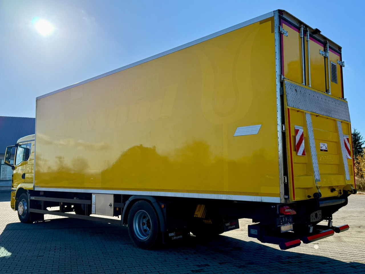 MAN 18.320 / IZOTERMA / GRZANA / WINDA / 20 EUROPALET / AUTOMAT / 170 TYŚ KM / 2021 R / SYPIALKA / CAŁY NA PODUSZKACH / SPROWADZONY / JAK NOWY - Isothermal truck: picture 3 MAN 18.320 / IZOTERMA / GRZANA / WINDA / 20 EUROPALET / AUTOMAT / 170 TYŚ KM / 2021 R / SYPIALKA / CAŁY NA PODUSZKACH / SPROWADZONY / JAK NOWY - Isothermal truck: picture 3