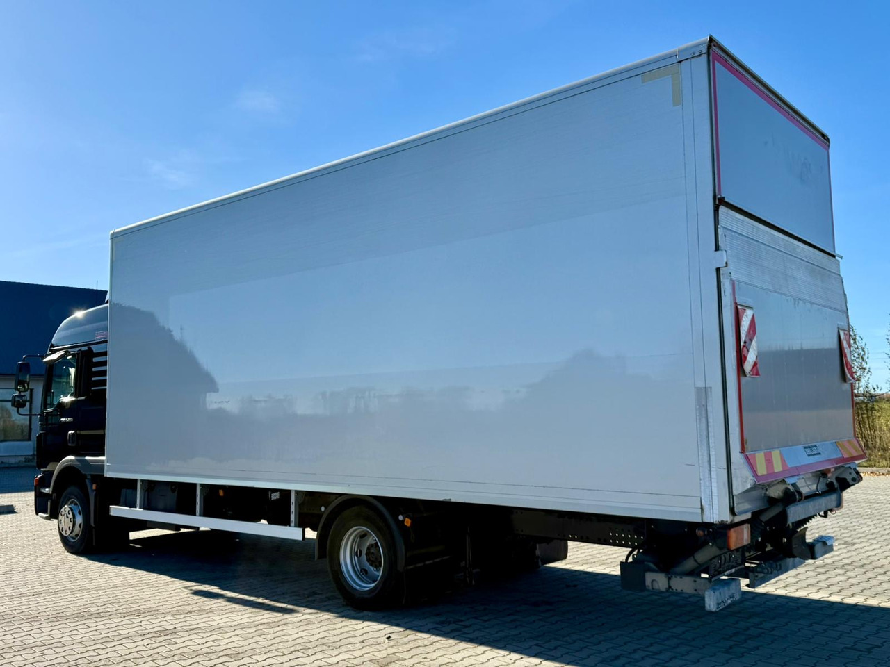 MAN TGM 12.290 / TGL / KONTENER / WINDA / 18 EUROPALET / SYPIALKA / - Box truck: picture 5 MAN TGM 12.290 / TGL / KONTENER / WINDA / 18 EUROPALET / SYPIALKA / - Box truck: picture 5