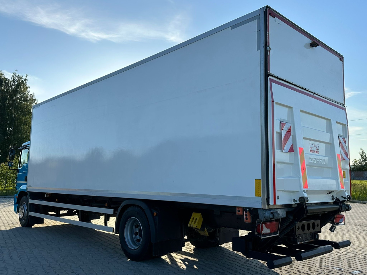 MAN TGM 18.290 / CHŁODNIA / WINDA / 20 EUROPALET / 8.2 M DŁUGOŚCI / 2018 ROK / 410 TYS KM - Refrigerator truck: picture 3 MAN TGM 18.290 / CHŁODNIA / WINDA / 20 EUROPALET / 8.2 M DŁUGOŚCI / 2018 ROK / 410 TYS KM - Refrigerator truck: picture 3