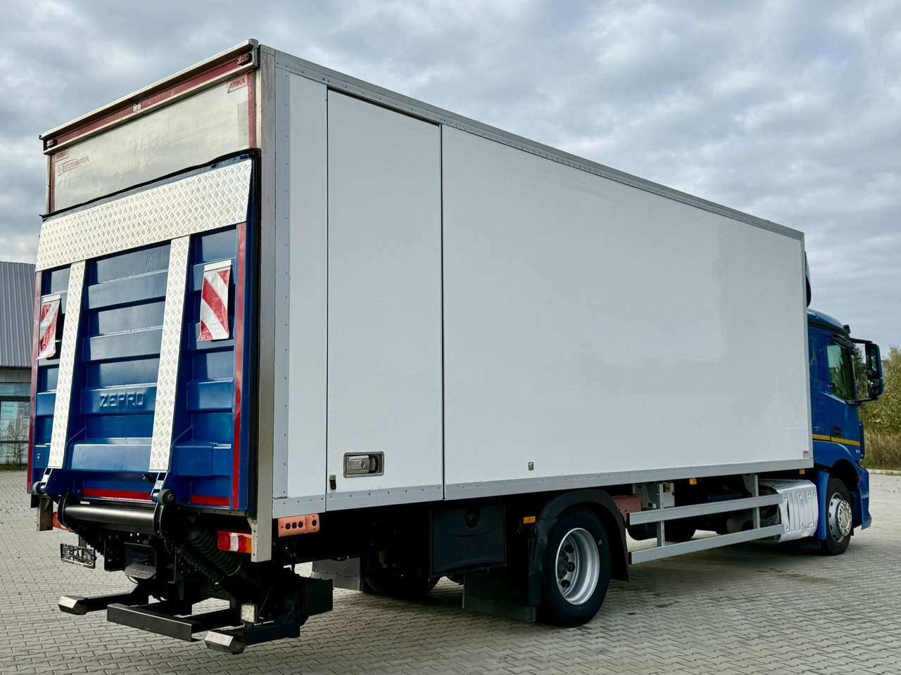 MERCEDES-BENZ ACTROS 1836 / CHŁODNIA / WINDA / 18 PALET / SILNIK 10677 cm3 / CARRIER / SYPIALKA / AUTOMAT / 2018 ROK - Refrigerator truck: picture 3 MERCEDES-BENZ ACTROS 1836 / CHŁODNIA / WINDA / 18 PALET / SILNIK 10677 cm3 / CARRIER / SYPIALKA / AUTOMAT / 2018 ROK - Refrigerator truck: picture 3
