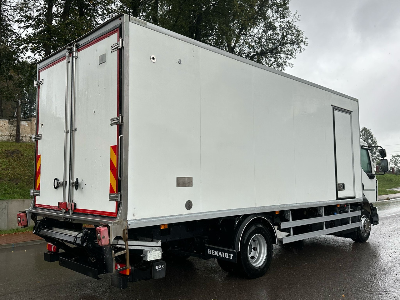 RENAULT D 14 / 240 / CHŁODNIA / WINDA / 16 EUROPALET / 6.7 M DŁUGOŚCI / BI-TEMPERATURA / CARRIER SUPRA 850 - Refrigerator truck: picture 3 RENAULT D 14 / 240 / CHŁODNIA / WINDA / 16 EUROPALET / 6.7 M DŁUGOŚCI / BI-TEMPERATURA / CARRIER SUPRA 850 - Refrigerator truck: picture 3