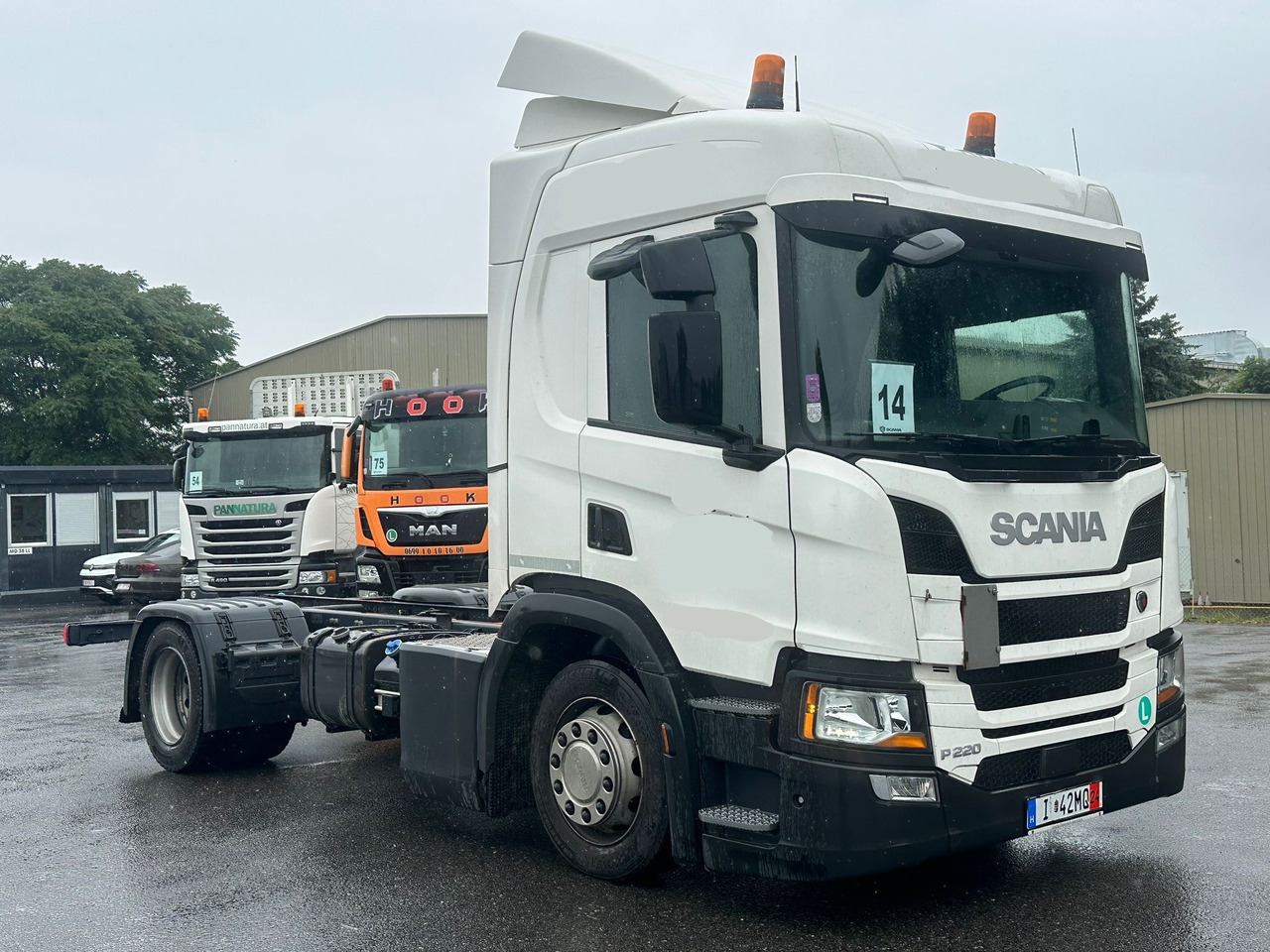 SCANIA P220 / RAMA DO ZABUDOWY / ROZSTAW OSI 3.90 M / SILNIK 6 / WYWROTKA / BECZKA / HAKOWIEC / UTRZYMANIE DRÓG / AUTOMAT / 2019 ROK / NISKI PRZEBIEG - Cab chassis truck: picture 1 SCANIA P220 / RAMA DO ZABUDOWY / ROZSTAW OSI 3.90 M / SILNIK 6 / WYWROTKA / BECZKA / HAKOWIEC / UTRZYMANIE DRÓG / AUTOMAT / 2019 ROK / NISKI PRZEBIEG - Cab chassis truck: picture 1