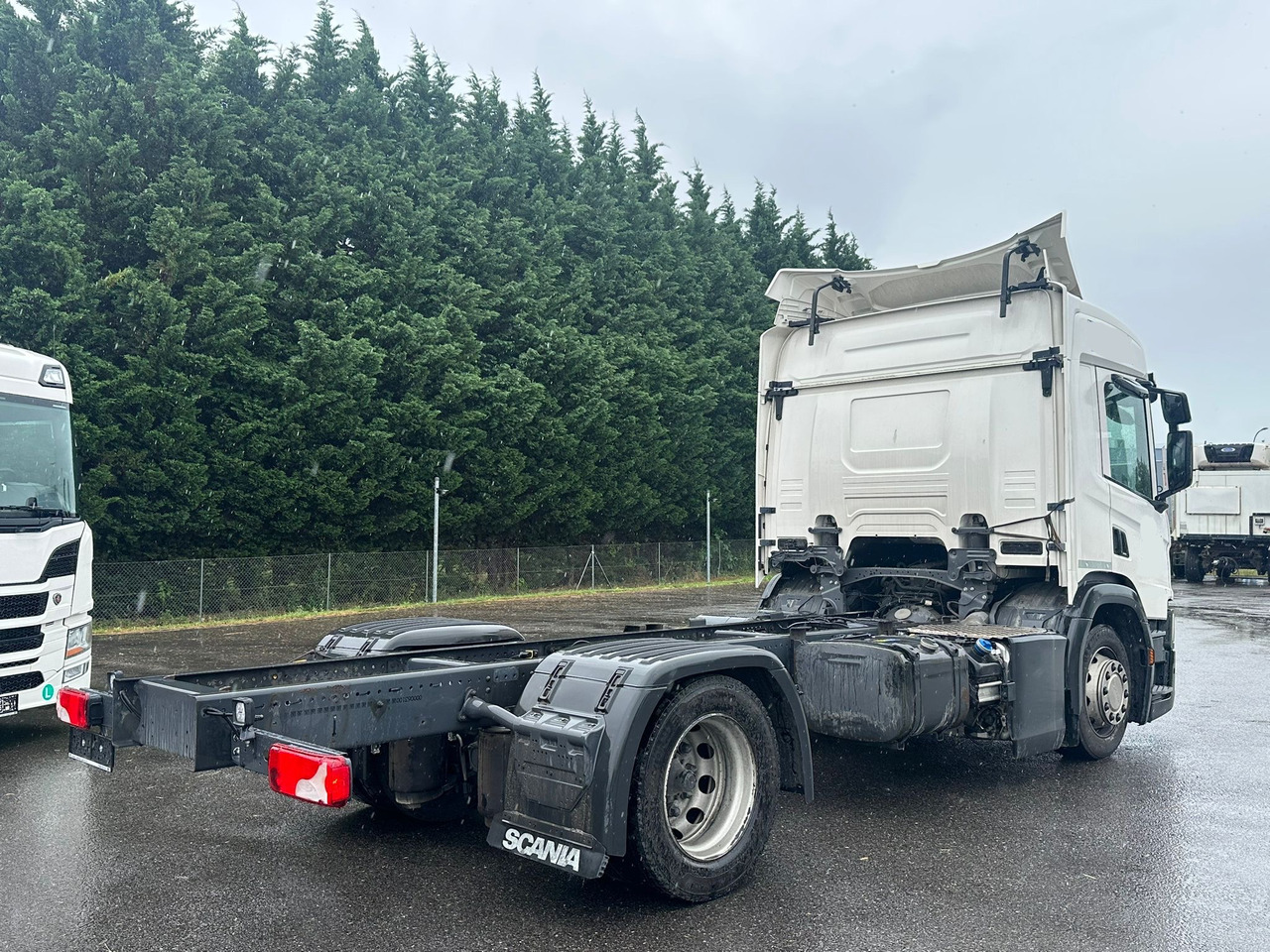SCANIA P220 / RAMA DO ZABUDOWY / ROZSTAW OSI 3.90 M / SILNIK 6 / WYWROTKA / BECZKA / HAKOWIEC / UTRZYMANIE DRÓG / AUTOMAT / 2019 ROK / NISKI PRZEBIEG - Cab chassis truck: picture 3 SCANIA P220 / RAMA DO ZABUDOWY / ROZSTAW OSI 3.90 M / SILNIK 6 / WYWROTKA / BECZKA / HAKOWIEC / UTRZYMANIE DRÓG / AUTOMAT / 2019 ROK / NISKI PRZEBIEG - Cab chassis truck: picture 3