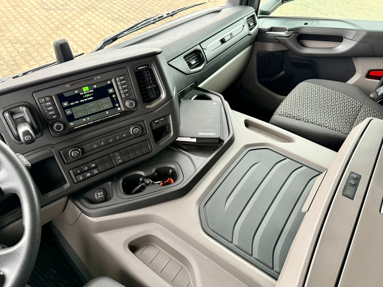 Leasing of SCANIA P320 / PLATFORMA / NOWY / 5 TYŚ KM / SYPIALKA / 2023 ROK / CAŁA NA PODUSZKACH / 7.7 M DŁUGOŚCI / LAWETA / DO PRZEWOZU MASZYN ROLNICZYCH ITP SCANIA P320 / PLATFORMA / NOWY / 5 TYŚ KM / SYPIALKA / 2023 ROK / CAŁA NA PODUSZKACH / 7.7 M DŁUGOŚCI / LAWETA / DO PRZEWOZU MASZYN ROLNICZYCH ITP: picture 26 Leasing of SCANIA P320 / PLATFORMA / NOWY / 5 TYŚ KM / SYPIALKA / 2023 ROK / CAŁA NA PODUSZKACH / 7.7 M DŁUGOŚCI / LAWETA / DO PRZEWOZU MASZYN ROLNICZYCH ITP SCANIA P320 / PLATFORMA / NOWY / 5 TYŚ KM / SYPIALKA / 2023 ROK / CAŁA NA PODUSZKACH / 7.7 M DŁUGOŚCI / LAWETA / DO PRZEWOZU MASZYN ROLNICZYCH ITP: picture 26