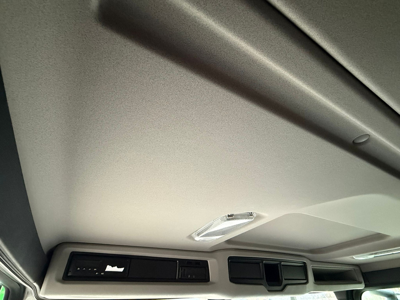 Leasing of SCANIA P320 / PLATFORMA / NOWY / 5 TYŚ KM / SYPIALKA / 2023 ROK / CAŁA NA PODUSZKACH / 7.7 M DŁUGOŚCI / LAWETA / DO PRZEWOZU MASZYN ROLNICZYCH ITP SCANIA P320 / PLATFORMA / NOWY / 5 TYŚ KM / SYPIALKA / 2023 ROK / CAŁA NA PODUSZKACH / 7.7 M DŁUGOŚCI / LAWETA / DO PRZEWOZU MASZYN ROLNICZYCH ITP: picture 25 Leasing of SCANIA P320 / PLATFORMA / NOWY / 5 TYŚ KM / SYPIALKA / 2023 ROK / CAŁA NA PODUSZKACH / 7.7 M DŁUGOŚCI / LAWETA / DO PRZEWOZU MASZYN ROLNICZYCH ITP SCANIA P320 / PLATFORMA / NOWY / 5 TYŚ KM / SYPIALKA / 2023 ROK / CAŁA NA PODUSZKACH / 7.7 M DŁUGOŚCI / LAWETA / DO PRZEWOZU MASZYN ROLNICZYCH ITP: picture 25