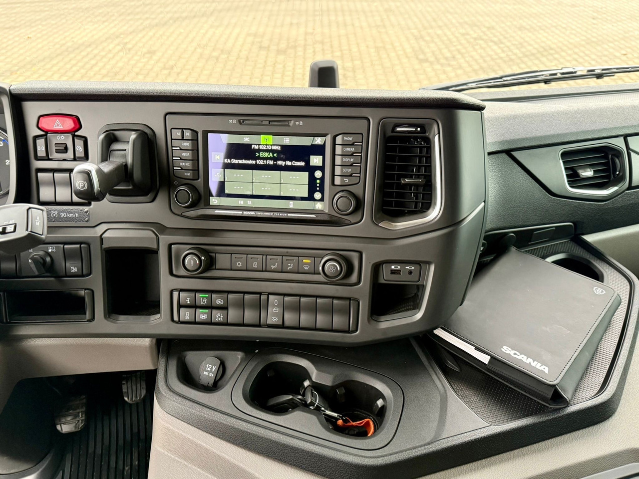 Leasing of SCANIA P320 / PLATFORMA / NOWY / 5 TYŚ KM / SYPIALKA / 2023 ROK / CAŁA NA PODUSZKACH / 7.7 M DŁUGOŚCI / LAWETA / DO PRZEWOZU MASZYN ROLNICZYCH ITP SCANIA P320 / PLATFORMA / NOWY / 5 TYŚ KM / SYPIALKA / 2023 ROK / CAŁA NA PODUSZKACH / 7.7 M DŁUGOŚCI / LAWETA / DO PRZEWOZU MASZYN ROLNICZYCH ITP: picture 24 Leasing of SCANIA P320 / PLATFORMA / NOWY / 5 TYŚ KM / SYPIALKA / 2023 ROK / CAŁA NA PODUSZKACH / 7.7 M DŁUGOŚCI / LAWETA / DO PRZEWOZU MASZYN ROLNICZYCH ITP SCANIA P320 / PLATFORMA / NOWY / 5 TYŚ KM / SYPIALKA / 2023 ROK / CAŁA NA PODUSZKACH / 7.7 M DŁUGOŚCI / LAWETA / DO PRZEWOZU MASZYN ROLNICZYCH ITP: picture 24