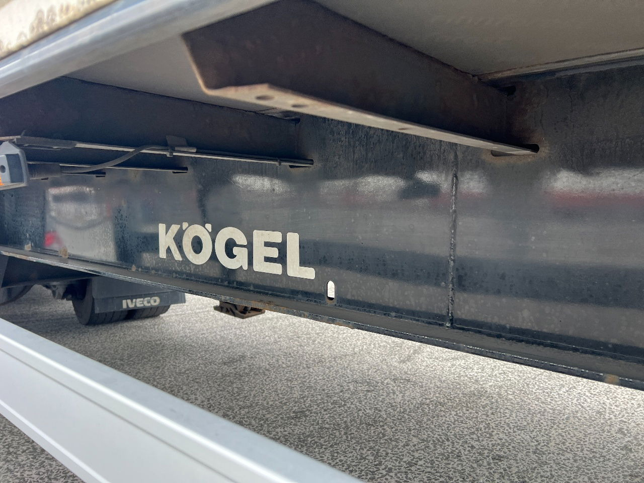 Closed box semi-trailer Kögel 2x lift axle, SAF disc: picture 12