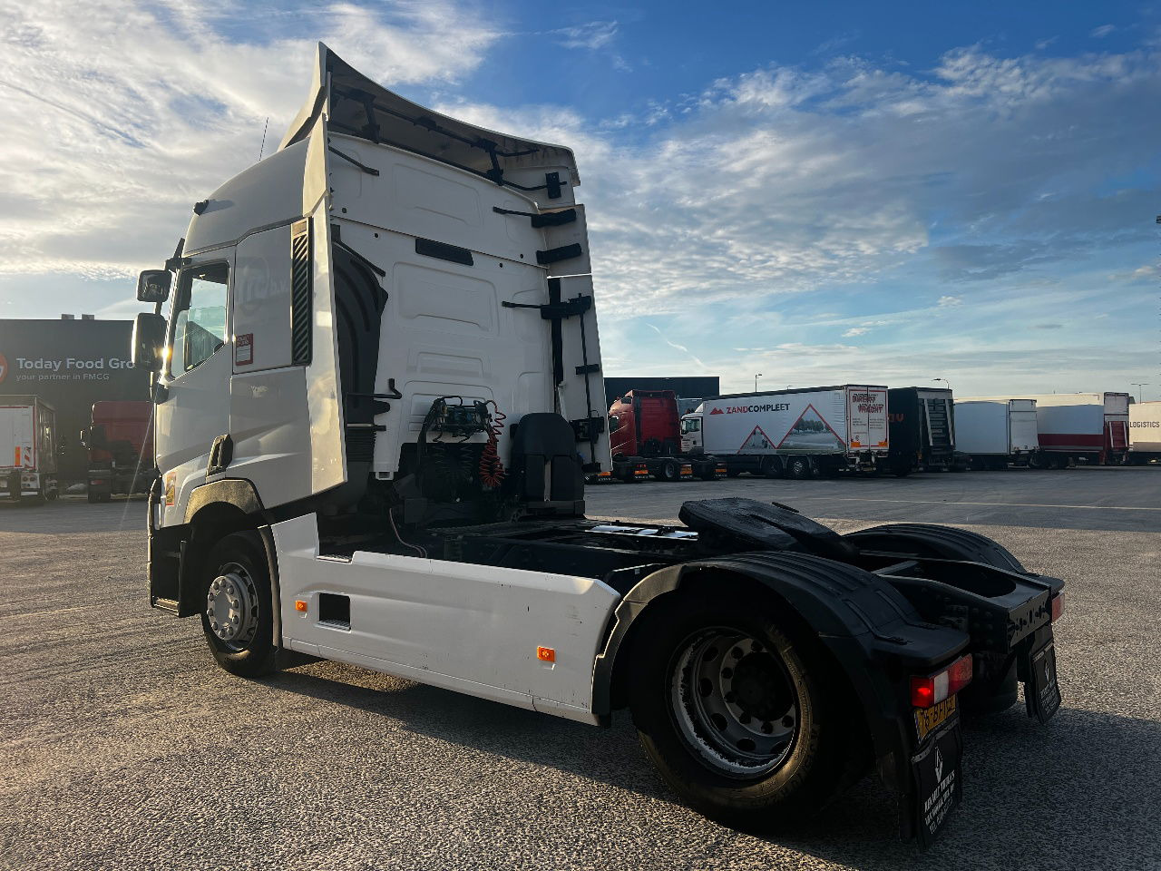 Renault T380 EUro 6, Full spoilers - Tractor unit: picture 4 Renault T380 EUro 6, Full spoilers - Tractor unit: picture 4