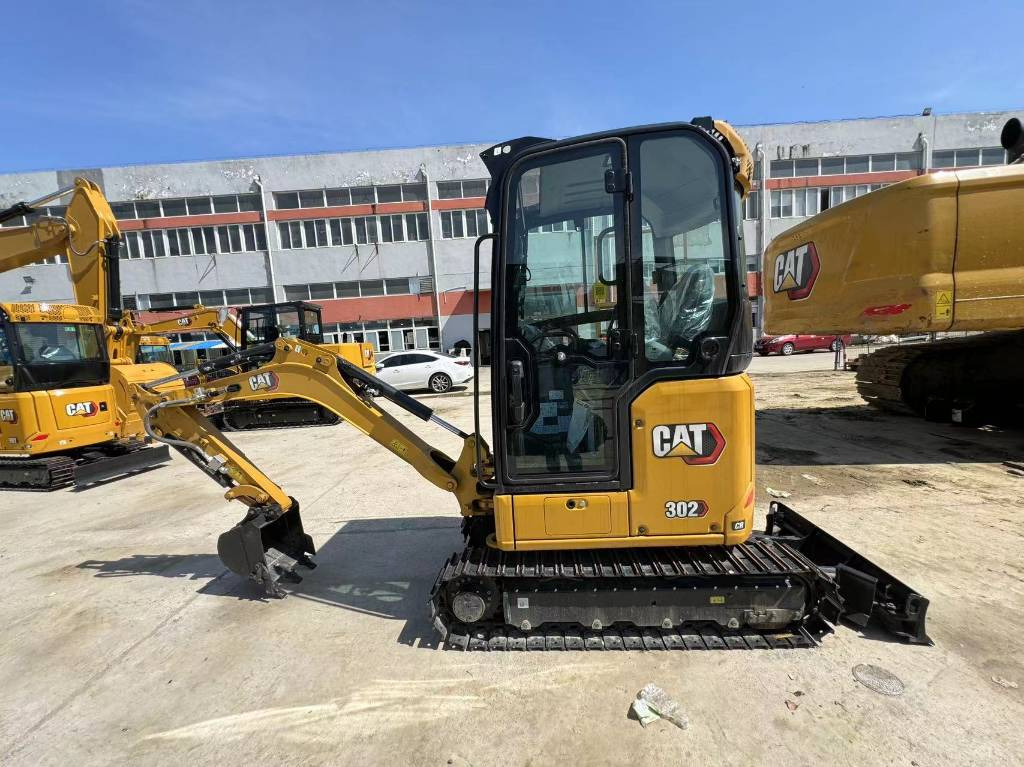 CAT 302 - Mini excavator: picture 2 CAT 302 - Mini excavator: picture 2