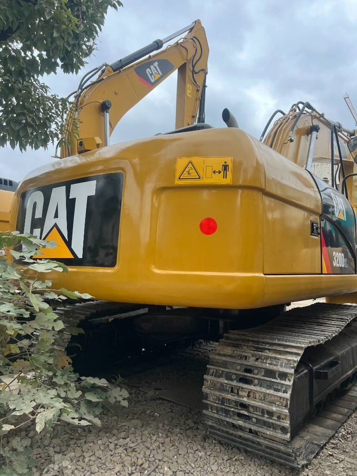 Crawler excavator CAT 320 D: picture 1