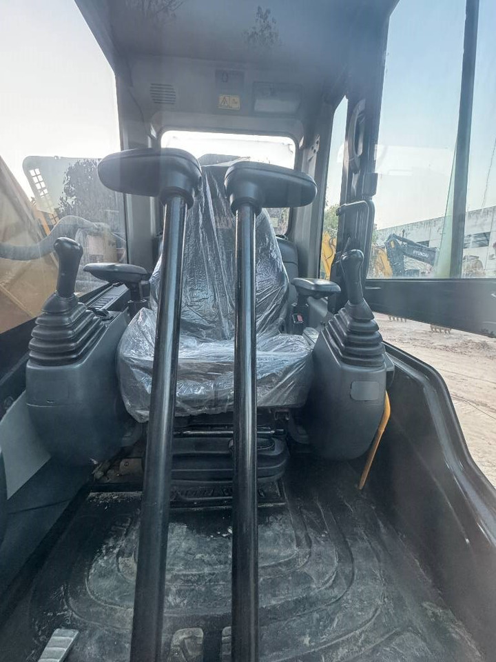 Crawler excavator CAT 320 D   Engine C7.1: picture 7