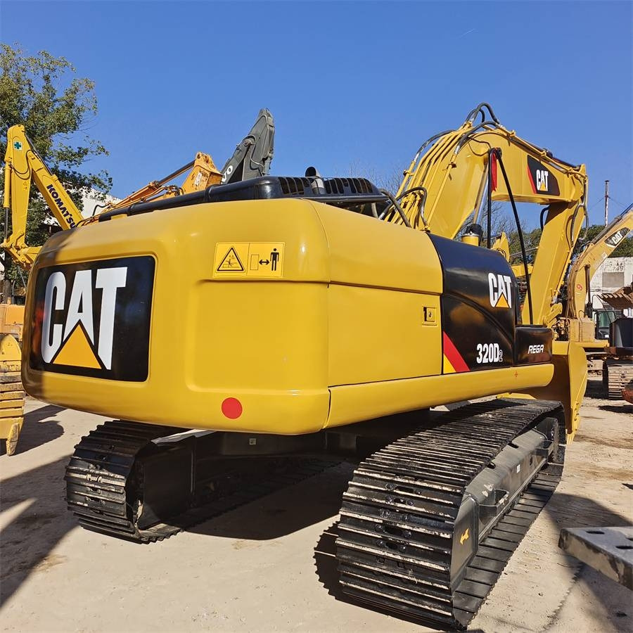 Crawler excavator CAT 320D2: picture 1