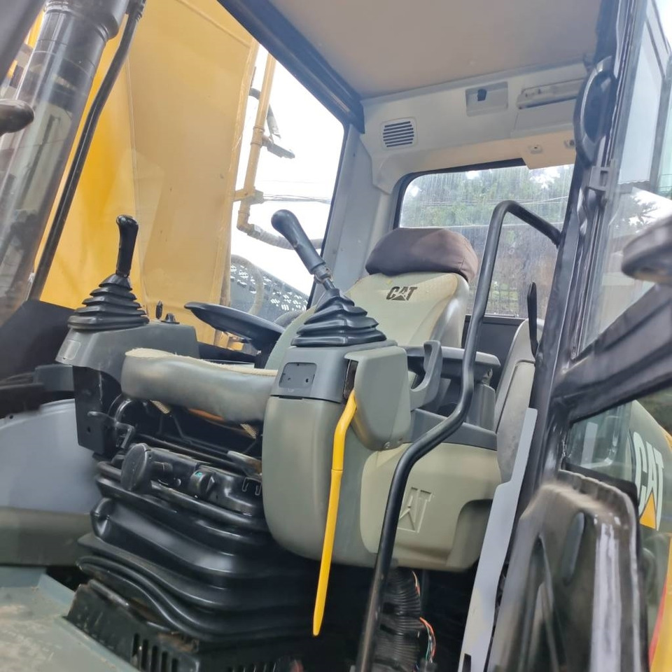 CAT 320D2 - Crawler excavator: picture 5 CAT 320D2 - Crawler excavator: picture 5