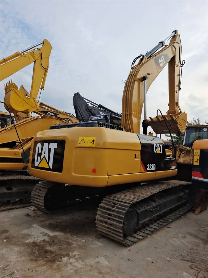 CAT 323 D - Crawler excavator: picture 1 CAT 323 D - Crawler excavator: picture 1