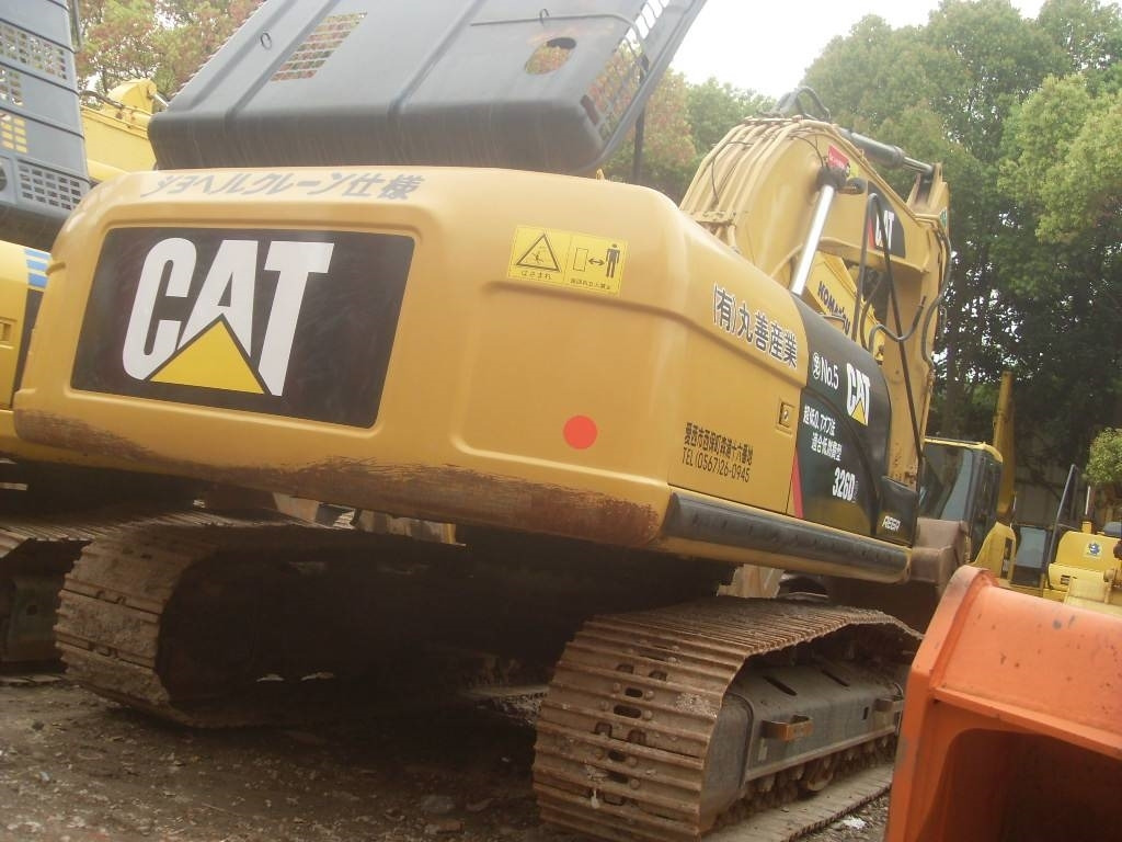 CAT 326D - Crawler excavator: picture 2 CAT 326D - Crawler excavator: picture 2