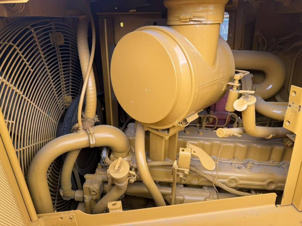 Bulldozer CAT D 6 R: picture 6