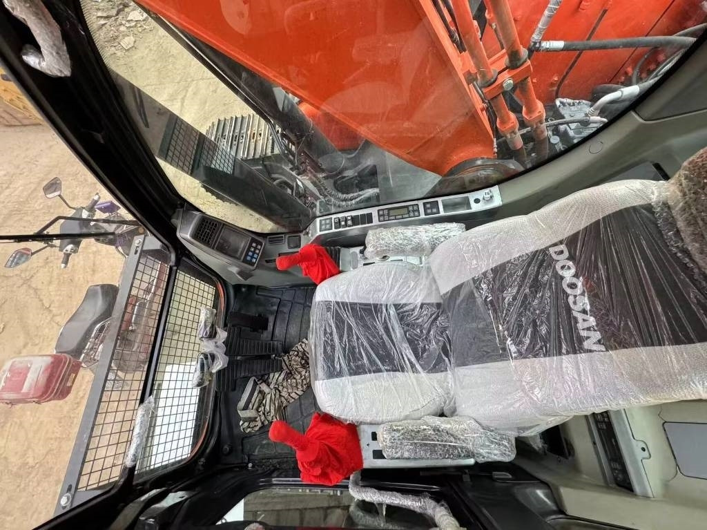 Doosan DX 300 - Crawler excavator: picture 4 Doosan DX 300 - Crawler excavator: picture 4