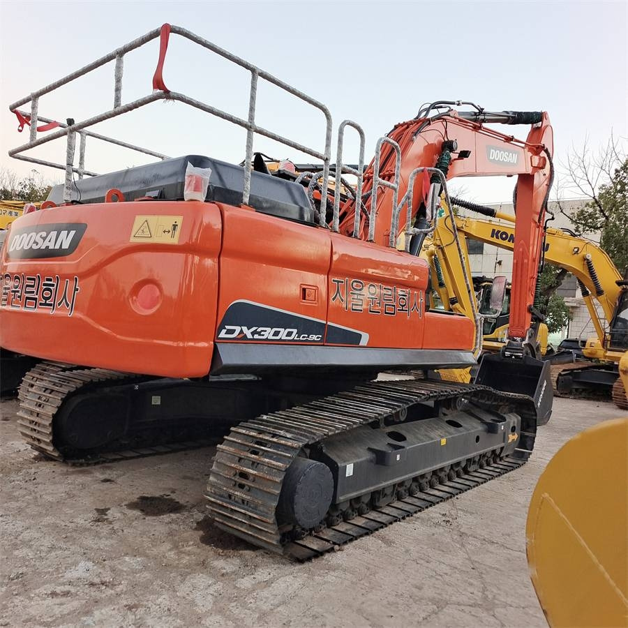 Doosan DX 300 LC - Crawler excavator: picture 1 Doosan DX 300 LC - Crawler excavator: picture 1