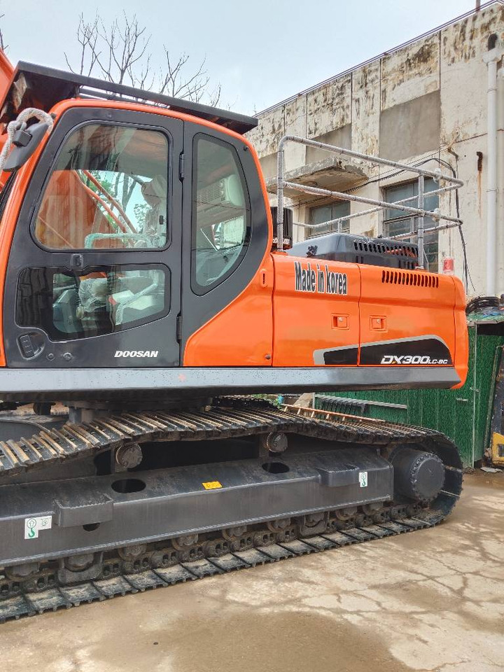 Doosan DX 300 LC - Crawler excavator: picture 1 Doosan DX 300 LC - Crawler excavator: picture 1
