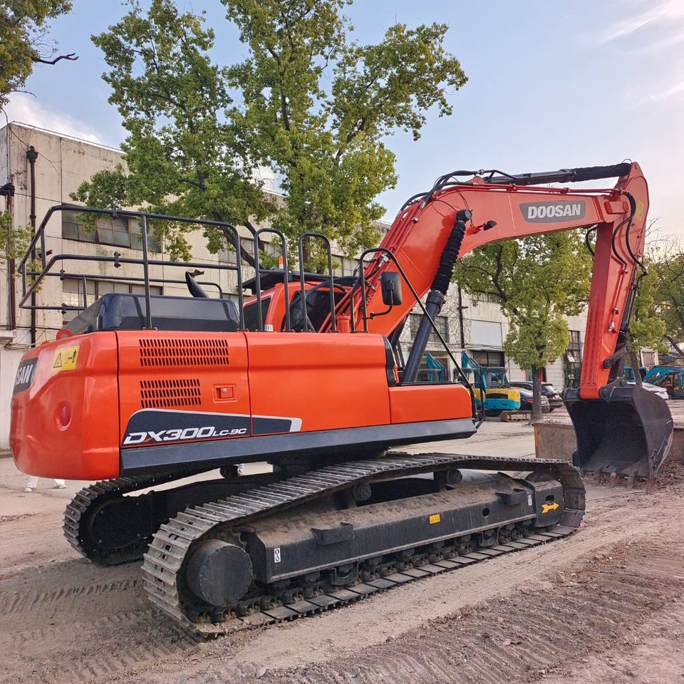 Doosan DX300 - Crawler excavator: picture 2 Doosan DX300 - Crawler excavator: picture 2