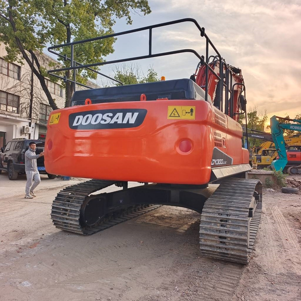 Doosan DX300 - Crawler excavator: picture 4 Doosan DX300 - Crawler excavator: picture 4