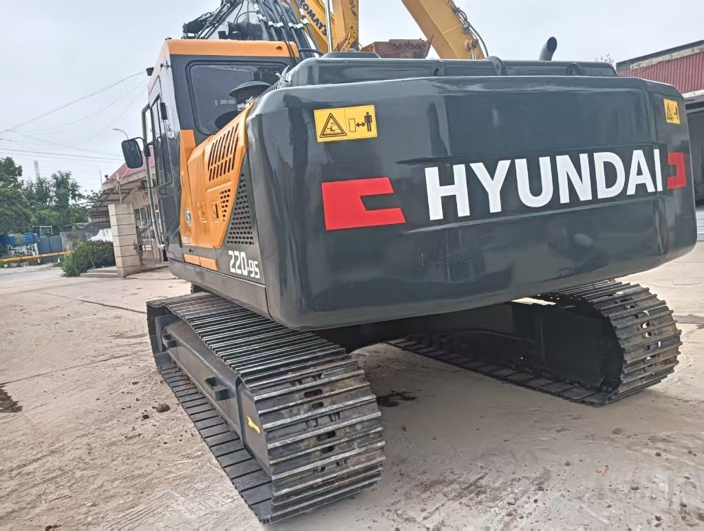 Hyundai 220 LC-9S - Crawler excavator: picture 5 Hyundai 220 LC-9S - Crawler excavator: picture 5