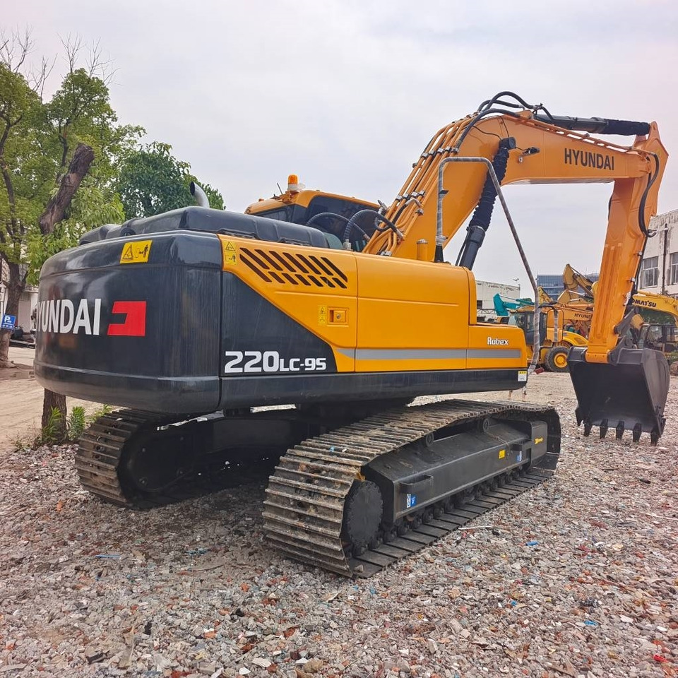 Hyundai 220LC-9T - Crawler excavator: picture 4 Hyundai 220LC-9T - Crawler excavator: picture 4