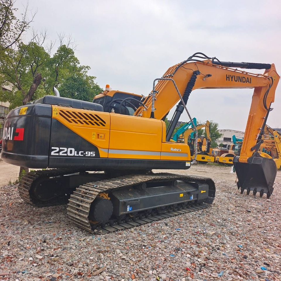 Hyundai 220LC-9T - Crawler excavator: picture 1 Hyundai 220LC-9T - Crawler excavator: picture 1