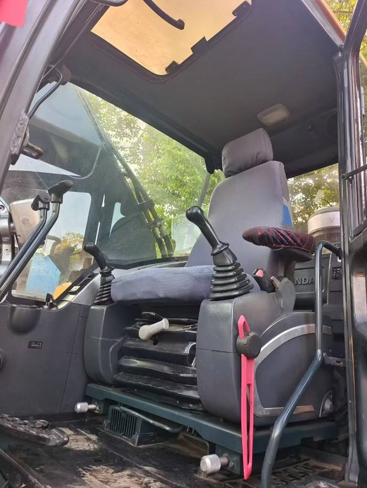 Hyundai 305 LC-9S - Crawler excavator: picture 4 Hyundai 305 LC-9S - Crawler excavator: picture 4