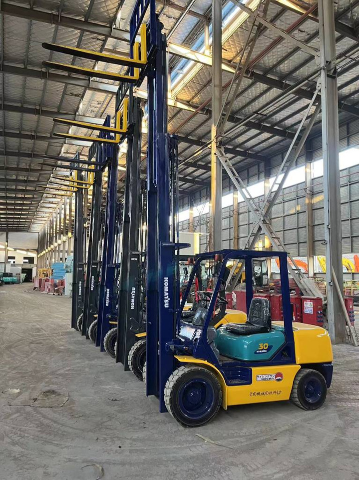 Komatsu FD 30 T-17 - Diesel forklift: picture 3 Komatsu FD 30 T-17 - Diesel forklift: picture 3