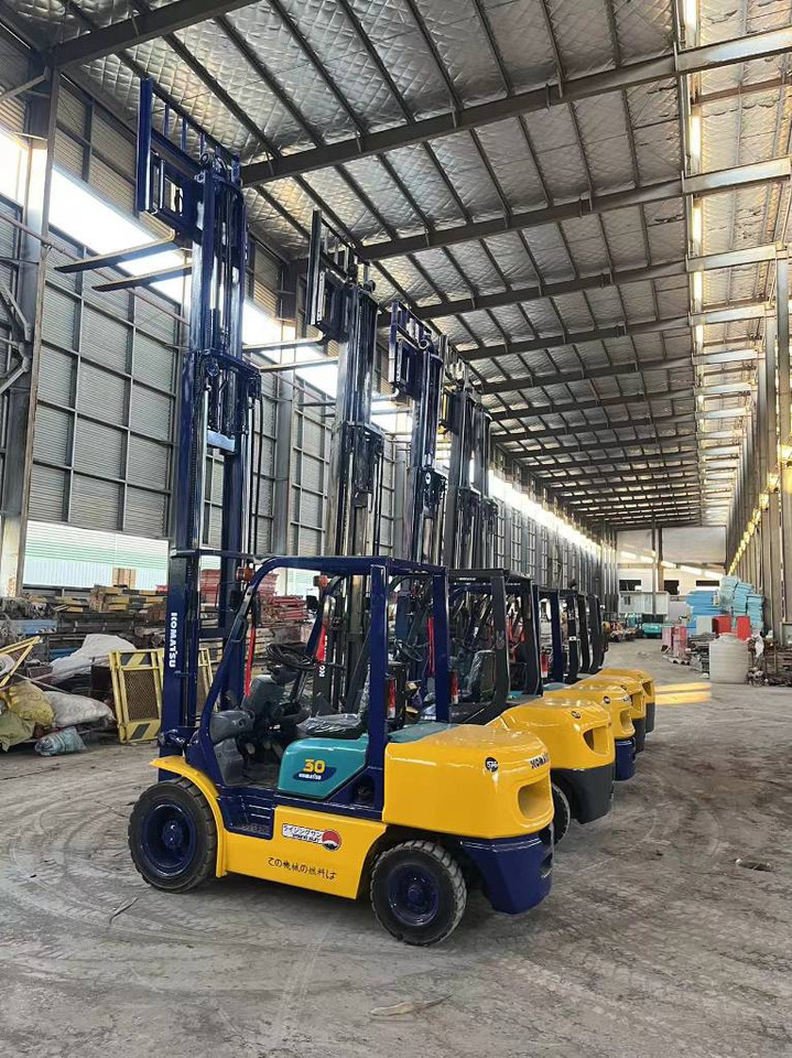 Komatsu FD 30 T-17 - Diesel forklift: picture 1 Komatsu FD 30 T-17 - Diesel forklift: picture 1