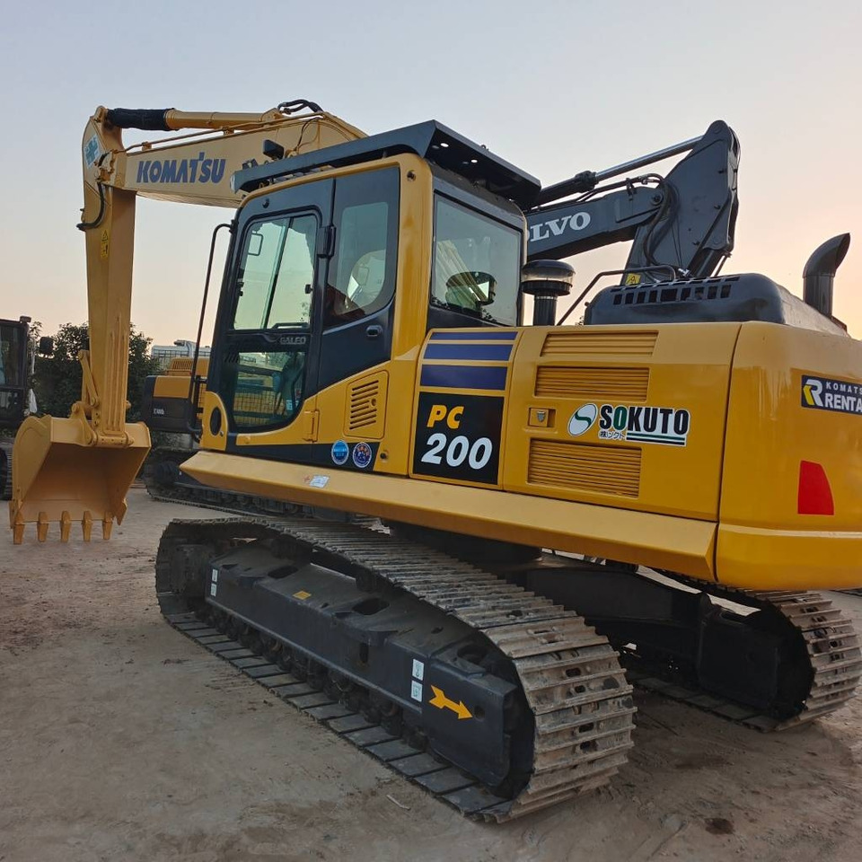 Komatsu PC 200 - Crawler excavator: picture 1 Komatsu PC 200 - Crawler excavator: picture 1