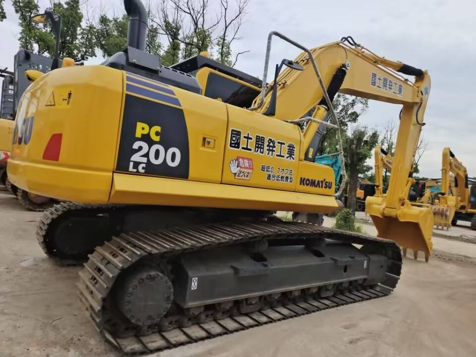 Komatsu PC 200 - Crawler excavator: picture 1 Komatsu PC 200 - Crawler excavator: picture 1