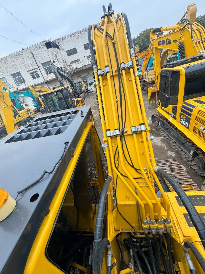 Crawler excavator Komatsu PC 210 LC-8: picture 24