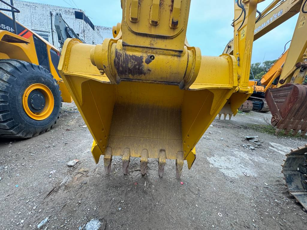 Crawler excavator Komatsu PC 210 LC-8: picture 26